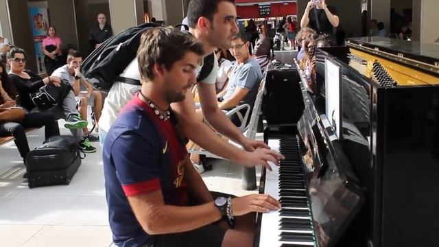 Improvisation at the train station in paris!.mp4 смотреть онлайн