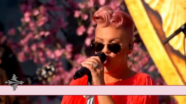 Pink. White Rabbit. Перевод. Субтитры смотреть онлайн