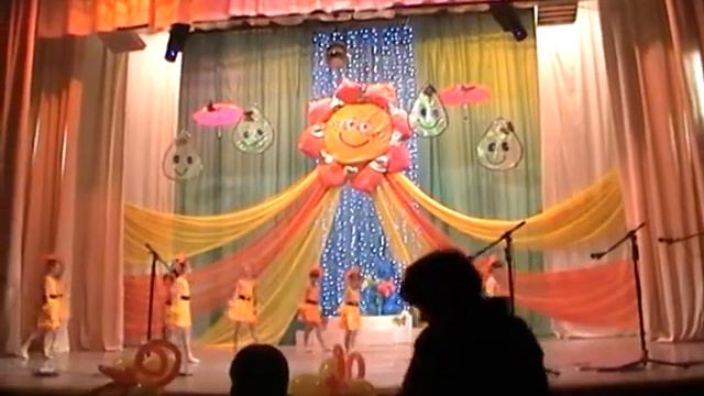 Весенние капельки 2013 танец Солнечные щечки д.с №39 смотреть онлайн