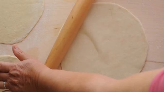 Authentic Piadina Recipe Italian Flatbread смотреть онлайн