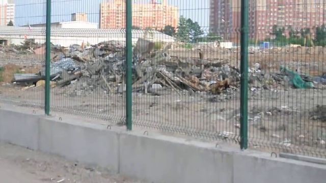 Огороженная территория стройки Самолет Путилково 2018.06.17 смотреть онлайн