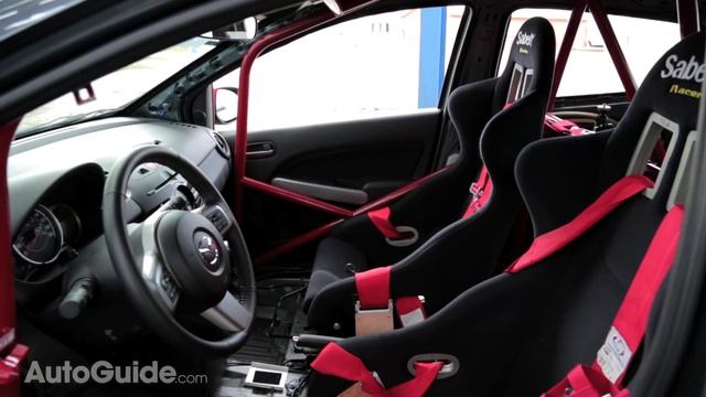 2013 Mazda2 vs 2013 Mazda2 B-Spec Race Car смотреть онлайн