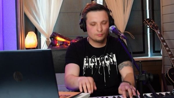 Под звуки гитары