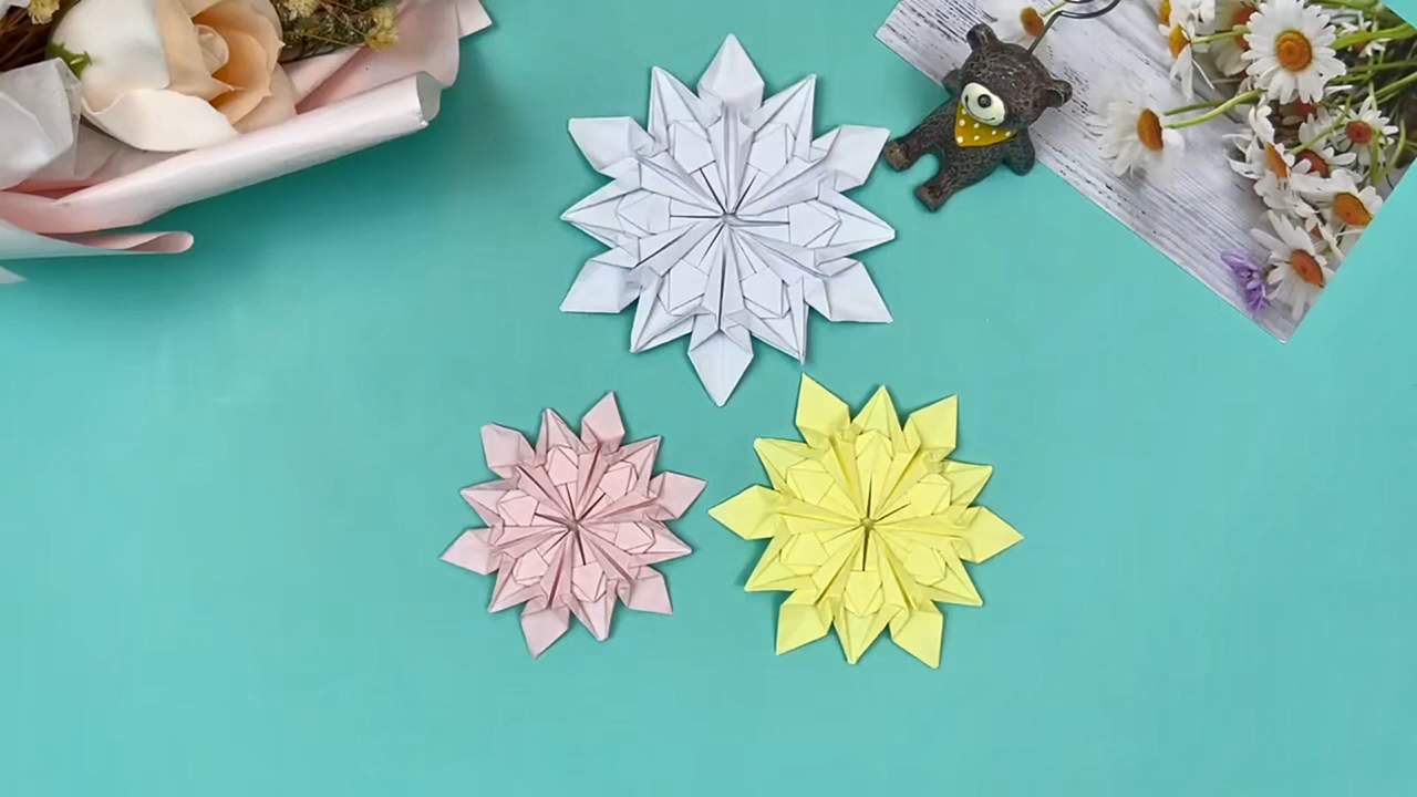 Как сделать Снежинку из бумаги. Новогодняя снежинка. Diy Оригами смотреть онлайн