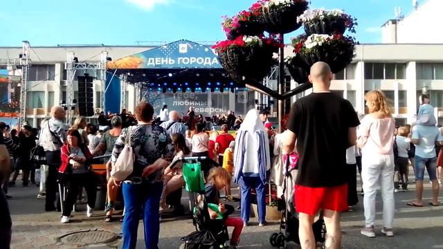 с день города Северск и там чувак Роналду футболку и шортах смотреть онлайн