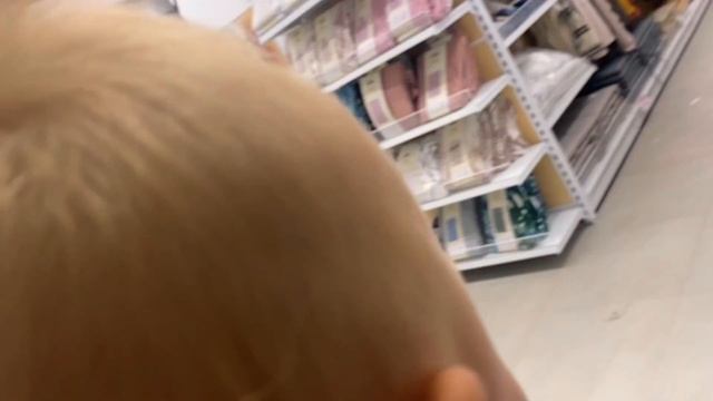 Обзор магазина в Испании Pepco и Zara с младенцем. Марта уползла на ступеньки