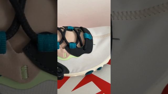 Nike react element 55 fossil stone/dark smoke grey/barely volt смотреть онлайн