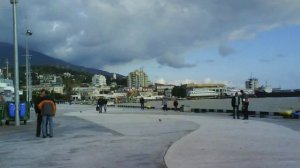 Ялта , где растет золотой виноград.