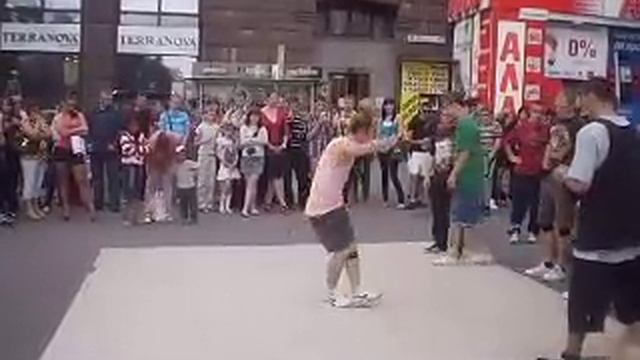 Брейк данс в Киеве на Хрещатике.AVI смотреть онлайн