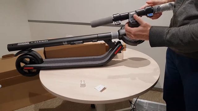 Segway Ninebot ES1 Electric Scooter Unboxing - Banana Minions Voice смотреть онлайн