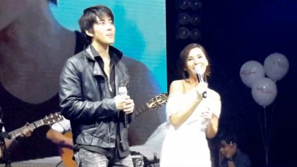 แอบชอบ - Mike D.  Angelo & Aom Sushar [25 04 2014]