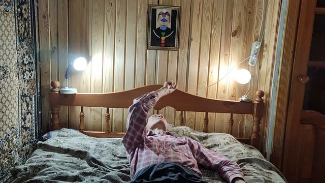 2 лампы. По 2 удара на один ВЗГЛЯД. А А О О - У У М М! смотреть онлайн