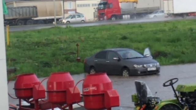 Отчаяние или смекалка? Вплавь до машины смотреть онлайн