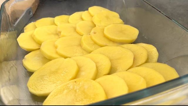 Es ist so lecker, dass ich es fast jeden Tag koche. Leckeres Kartoffel-Hähnchen-Rezept смотреть онлайн