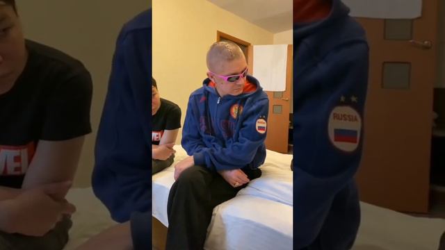 БЕЗУМНЫЙ ПАША ПОКАЗУЕТ СВОЙ ШРАМ И РАСКАЗУЕТ КАК ЛЕЖАЛ В БОЛЬНИЦЕ. БЛАГОДАРНОСТЬ ВСЕМ ВРАЧАМ. смотреть онлайн