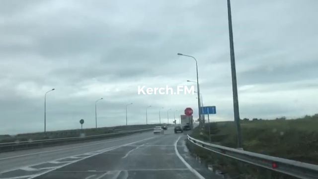 На въезде в Керчь заасфальтировали просевший участок