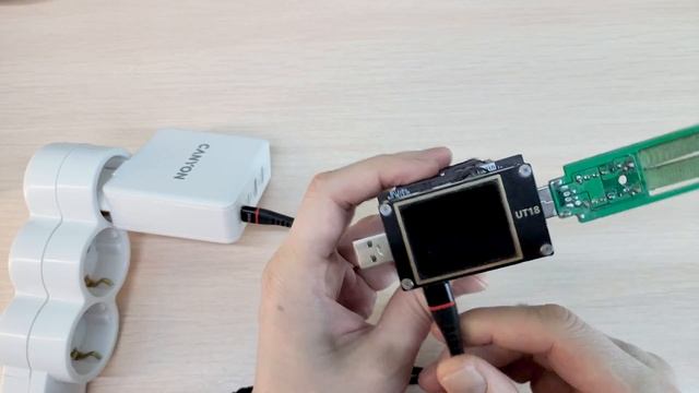 100W Зарядное устройство GaN с функцией быстрой зарядки Canyon H-100 (CND-CHA100W01)