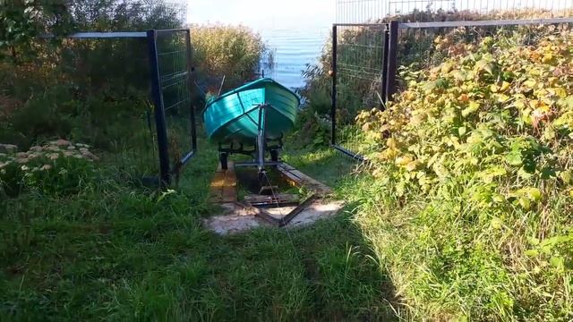 Как вытащить тяжелую лодку на крутой берег. Городомля Ру смотреть онлайн