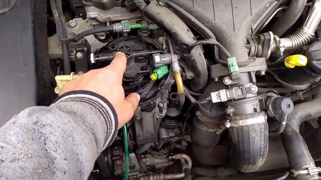 Замена топливного фильтра Peugeot 307 2 0 HDi смотреть онлайн