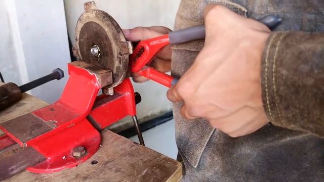 Простой съемник подшипников из болта смотреть онлайн