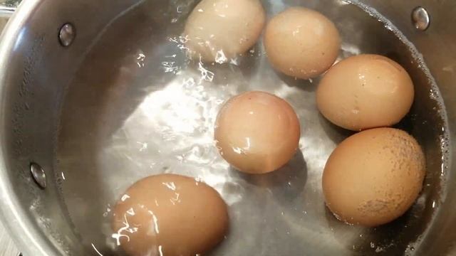 ВАРИМ ЯЙЦА ПРАВИЛЬНО/ Как правильно варить яйца/ ВКУСНОДЕЛ смотреть онлайн