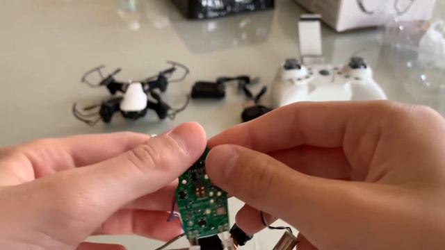 Unboxing and setup of the Eachine e61 mini drone смотреть онлайн