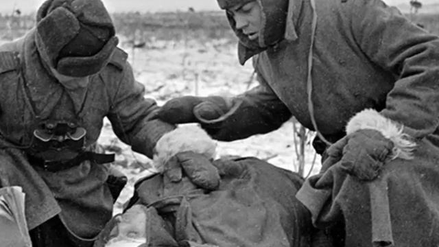 Ю. Друнина "НА НОСИЛКАХ ОКОЛО САРАЯ". Читает Мухлаева В.В. смотреть онлайн