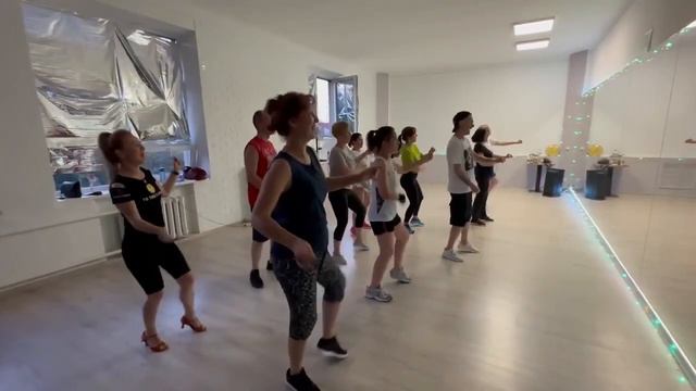 Как живут в Украине сегодня Выходной день Танцы смотреть онлайн