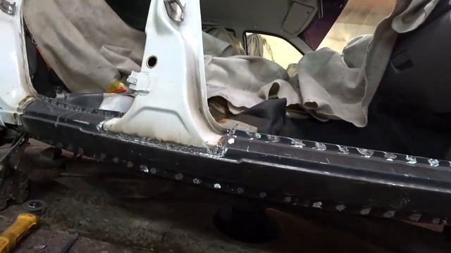 Лада Приора. Замена порогов, ремонт полов. Ремонт машины подписчика #29. Lada body repair. смотреть онлайн