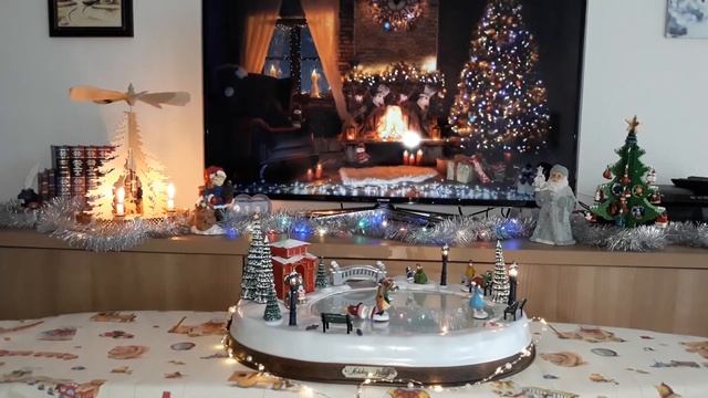 SPIELUHR / МУЗЫКАЛЬНАЯ ШКАТУЛКА "HOLIDAY SKATERS" смотреть онлайн