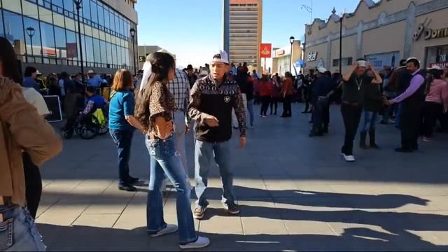 hoy se nos alegra la vida, si hay baile en plaza de armas. Con MM. смотреть онлайн