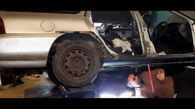 Ford Mondeo MK2 Estate Part 7...Sill Replacement смотреть онлайн