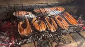 Как просто и вкусно приготовить красную рыбу на мангале эпизод №1563
