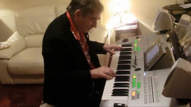 Windmills of your mind played on the Tyros 3 смотреть онлайн