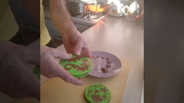 фигурки из шоколада.mp4