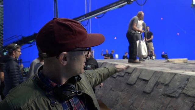 The Exo-Skeleton | Johnny English Strikes Again | Behind The Scenes смотреть онлайн