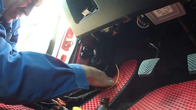КИА СЕРАТО 2013. ЗАГЛОХ ДВИГАТЕЛЬ НА ХОДУ,ПОШЕЛ ДЫМ В РАЙОНЕ НОГ ВОДИТЕЛЯ смотреть онлайн