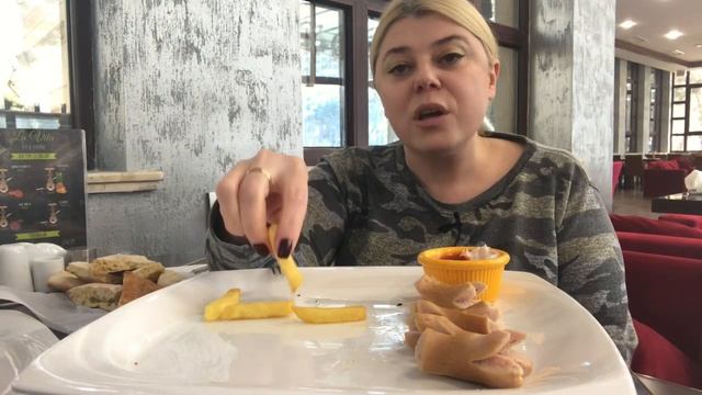 МУКБАНГ | КАРТОШКА FRIES | СОСИСКИ | ТУРЕЦКАЯ ПАХЛАВА | КОТ В КАЙФЕ смотреть онлайн