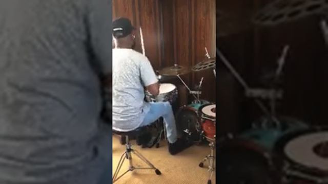 GoGo Music Drumming смотреть онлайн