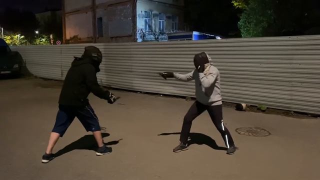 Спарринг. Нож против шокера смотреть онлайн