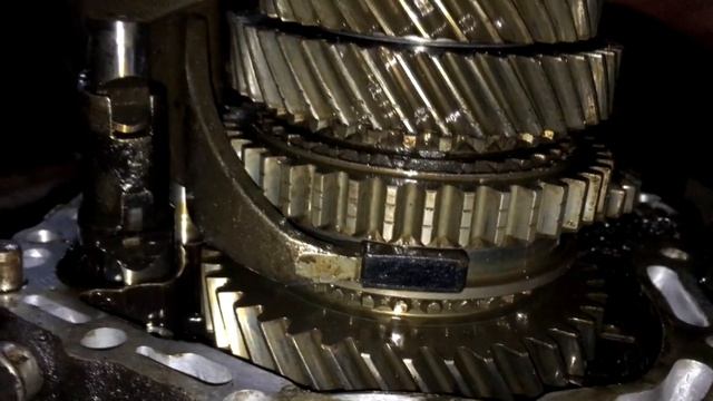 ПОМОГЛИ ДЕДУШКЕ - ВЫРВАЛО ШАРОВУЮ НА ДОРОГЕ, ВАЗ 2103. смотреть онлайн