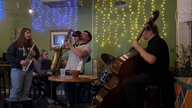 Sonny Moon for Two - With The Andrew Emanuel Trio! смотреть онлайн