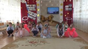 Вход выпускников с голубями 2022