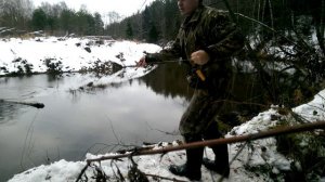 Как достать утку из воды не имея специальных приспособлений.