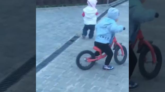 Велобег чи беговел. Спорт і Любомир) смотреть онлайн