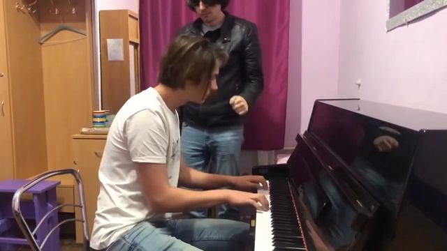 Quirky Piano Teacher смотреть онлайн