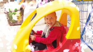 Лайк_Настя_и_Папа_играют_в_торговом_центре