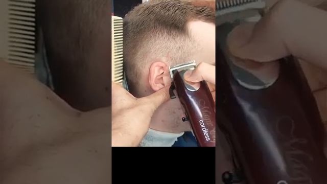 Как сделать популярную мужскую стрижку под насадки 4.5/1.5/0ММ? // Стрижка с зачёсыванием набок смотреть онлайн