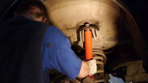 Замена заднего амортизатора Мицубиси Паджеро