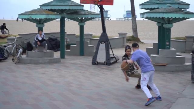 Steal The Ball, Win $100 At Venice Beach! смотреть онлайн